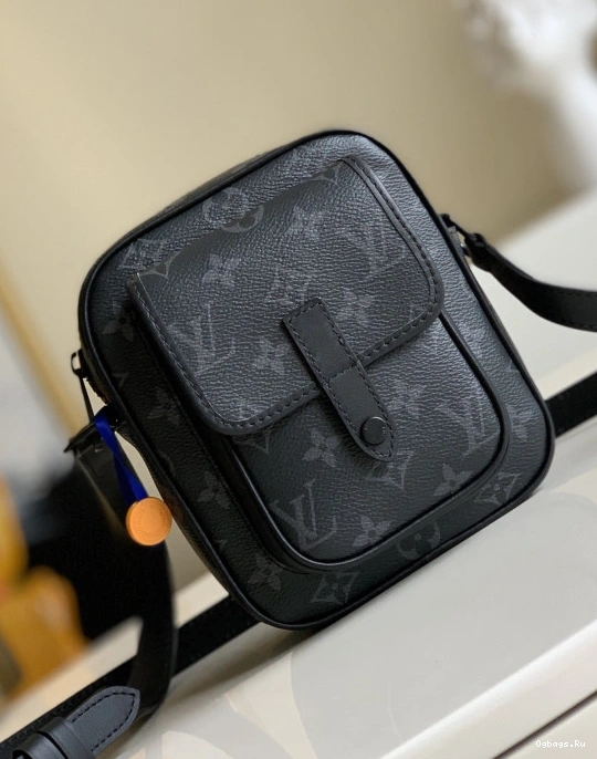 Christopher LOUIS Wearable Wallet VUITTON 1224